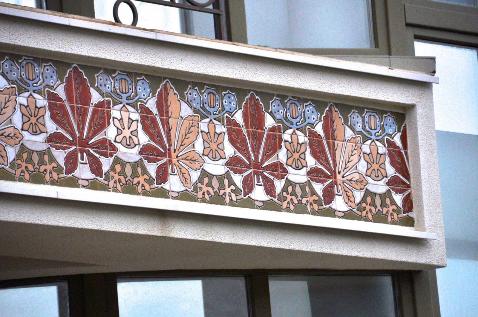 Керамические панно для украшения фасадов, интерьеров.