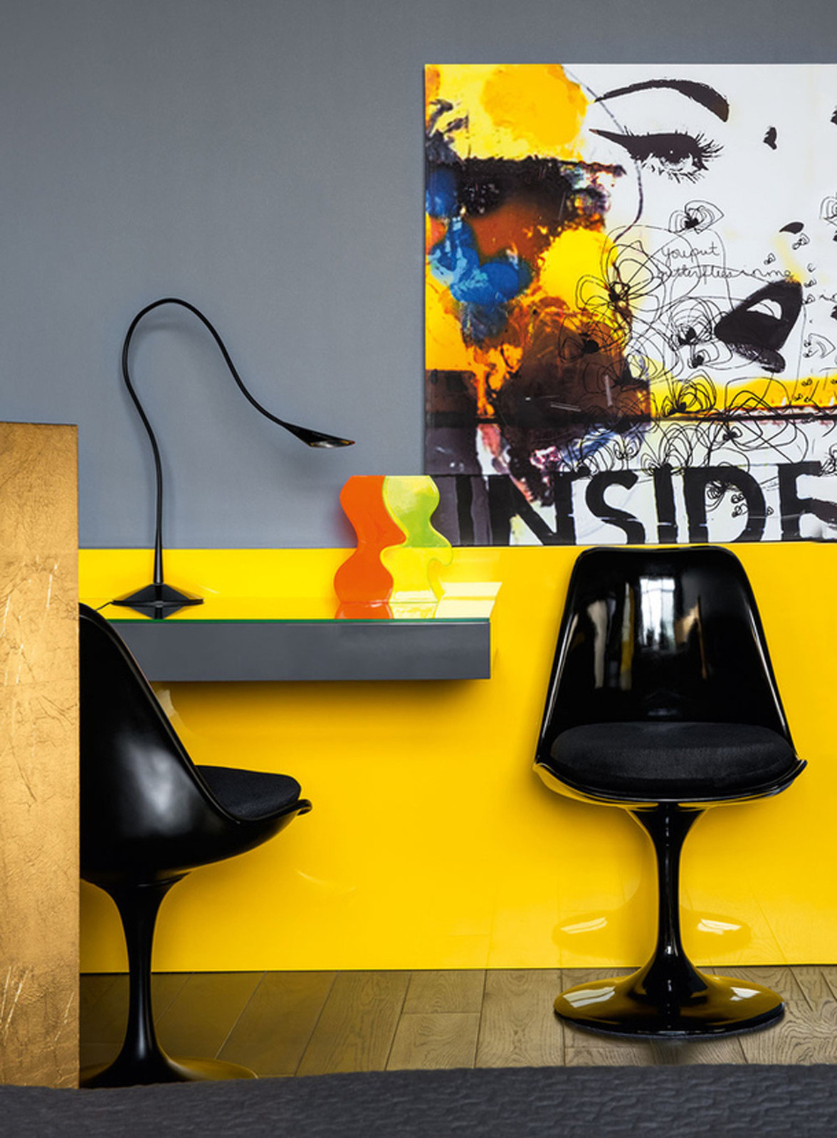 Обложка альбома: яркий интерьер