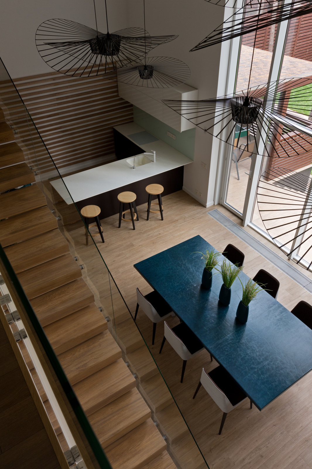 Houzz Украина: Дом-куб среди сосен в стиле эко-минимализма