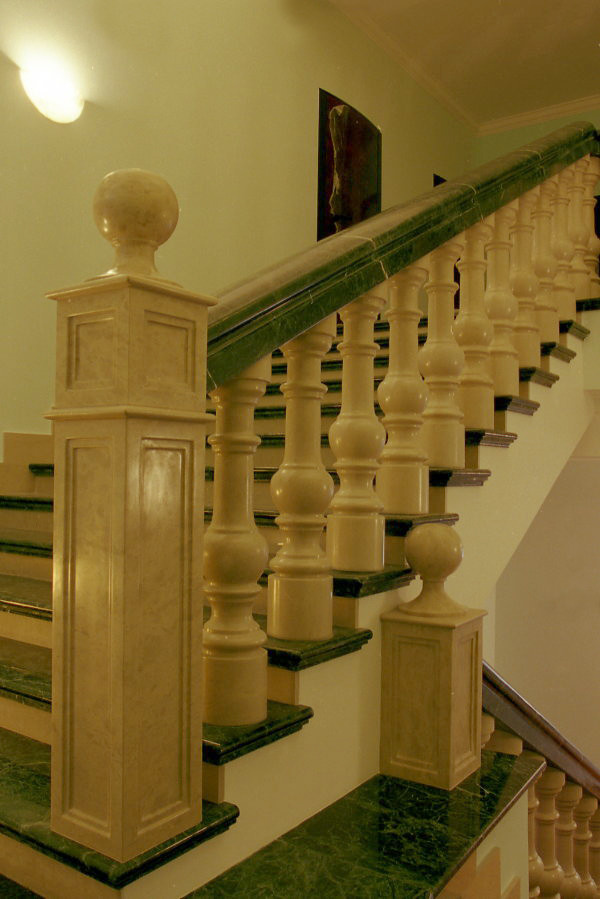 КРЫЛЬЦО И ИНТЕРЬЕР ЗАГОРОДНОЙ ВИЛЛЫ.