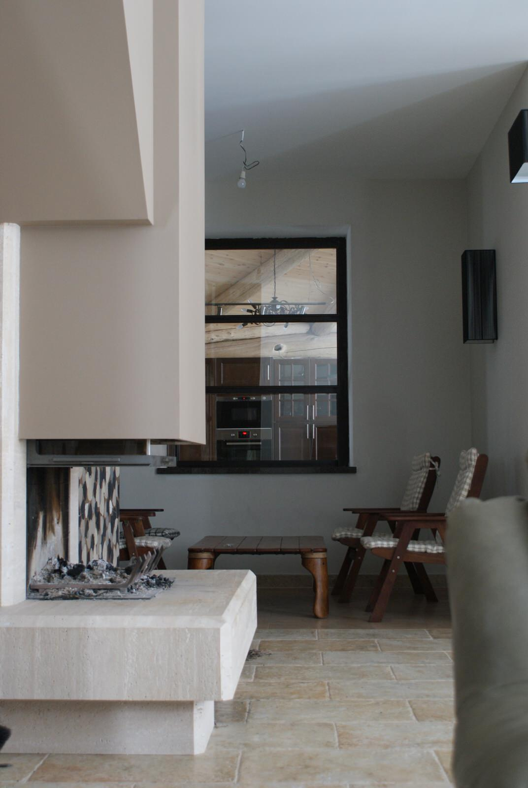 Хороший дом с бревнами