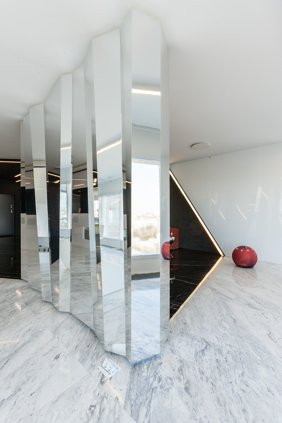 Houzz тур: Квартира с потрясающей панорамой и строгими контрастами