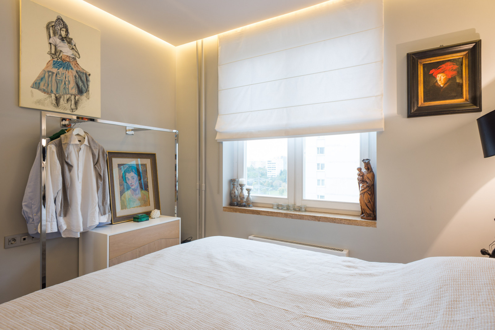 В гостях: Квартира в нейтральных тонах, отделанная деревом и туфом