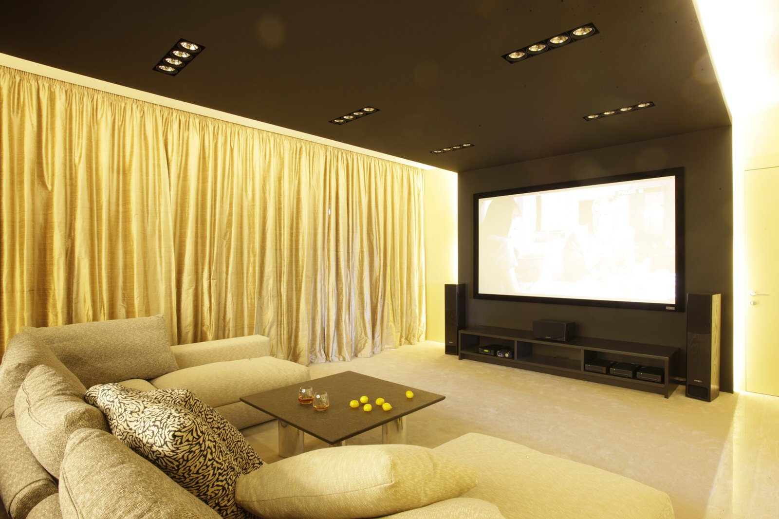 Домашний кинотеатр