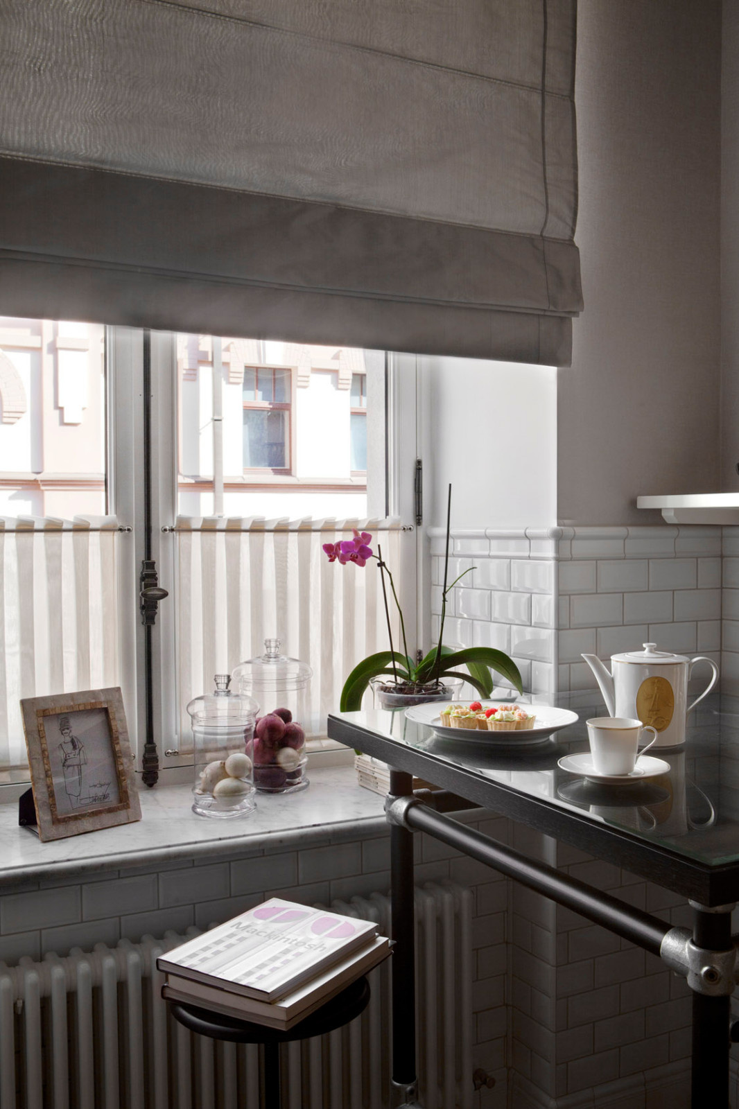 В серой дымке