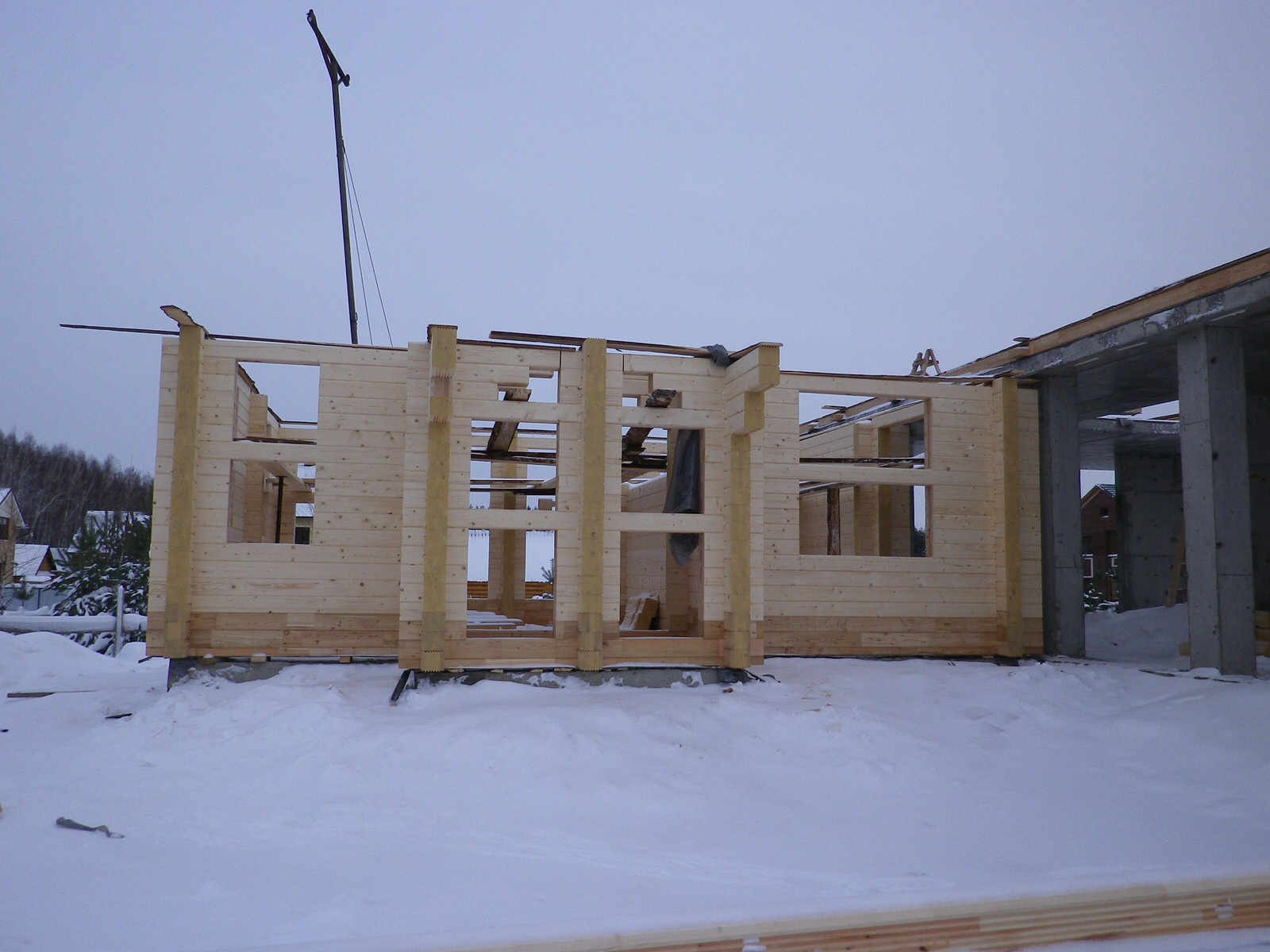 Дом по готовому фундаменту со смешанным каркасом