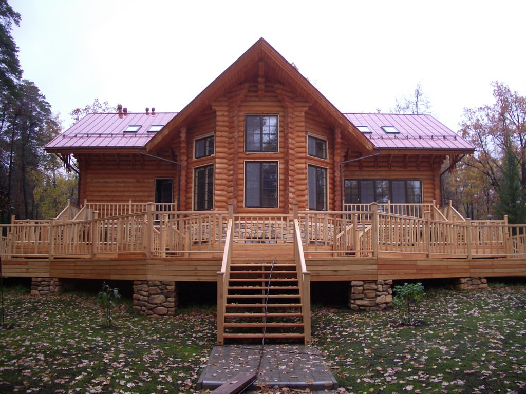 Гостевой дом. Калиброванное бревно. Канадская рубка. Диаметр 35-45 см.