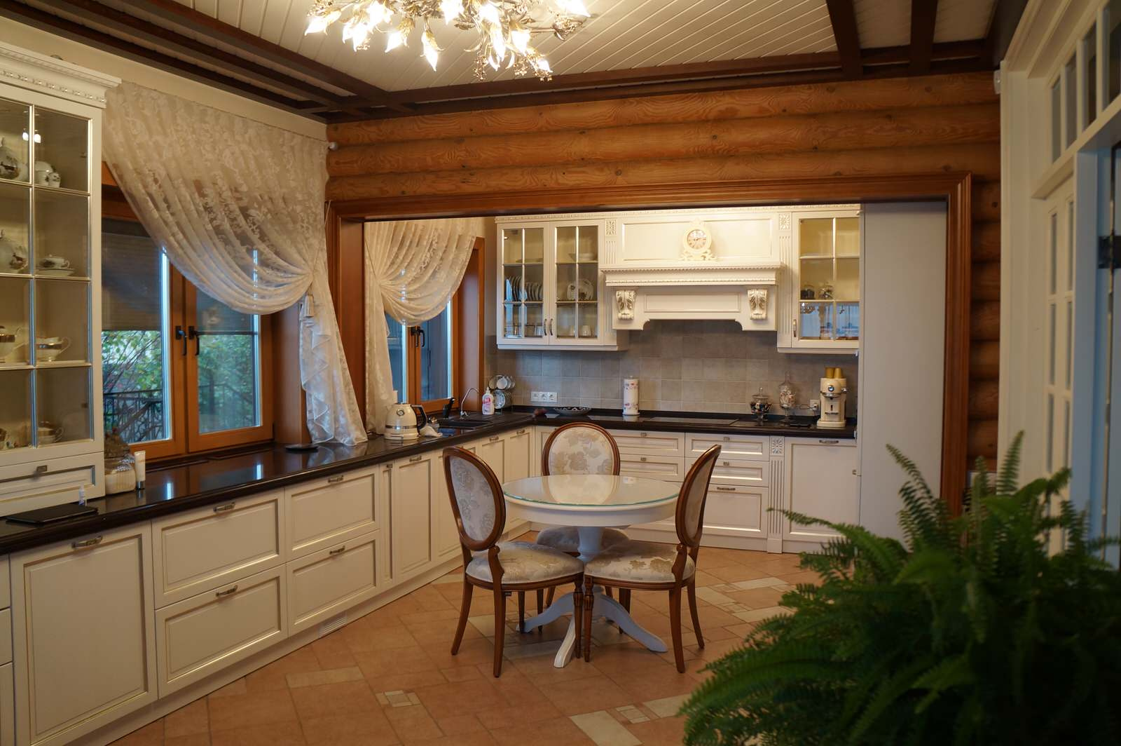 Обложка проекта: Classic wooden house