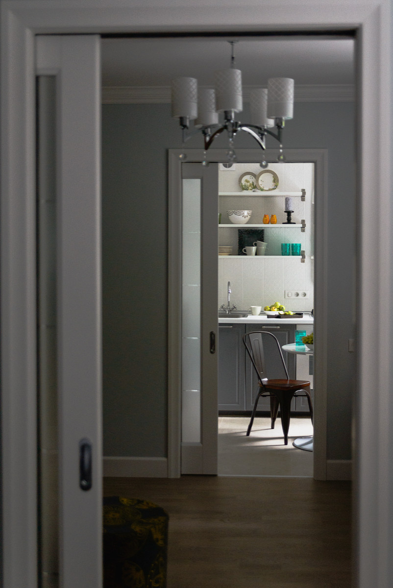 Houzz тур: Зеленый шкаф и солнечная тумба в московской квартире