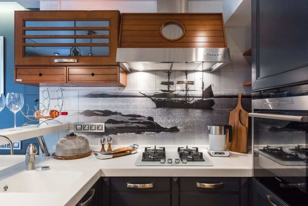 Кухня с иллюминатором