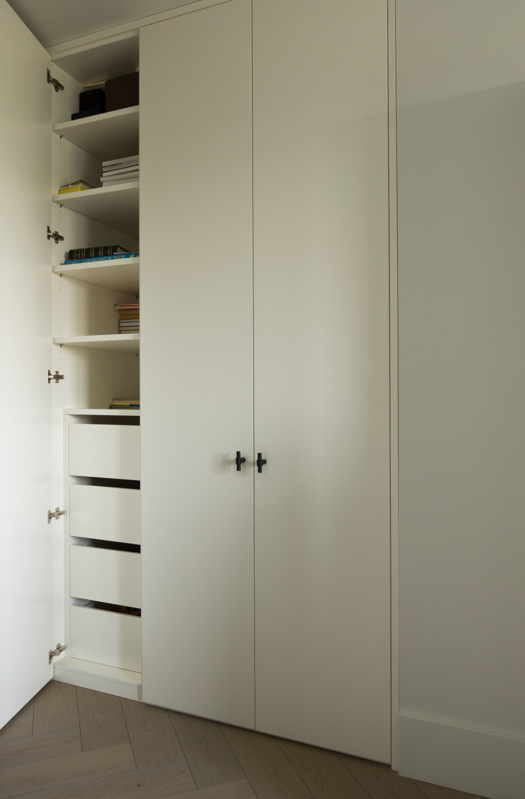 Встроенный шкаф для одежды