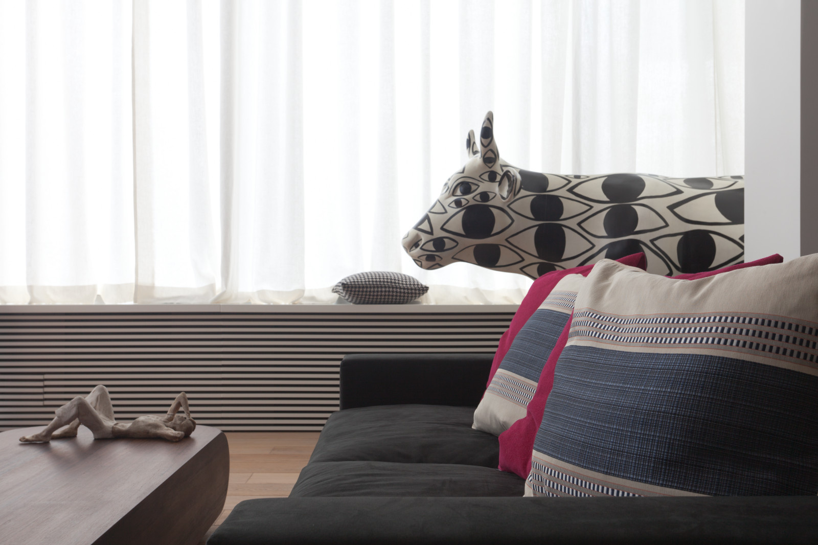 Houzz тур: Дом под Москвой с оригинальным пандусом и винтовой лестницей