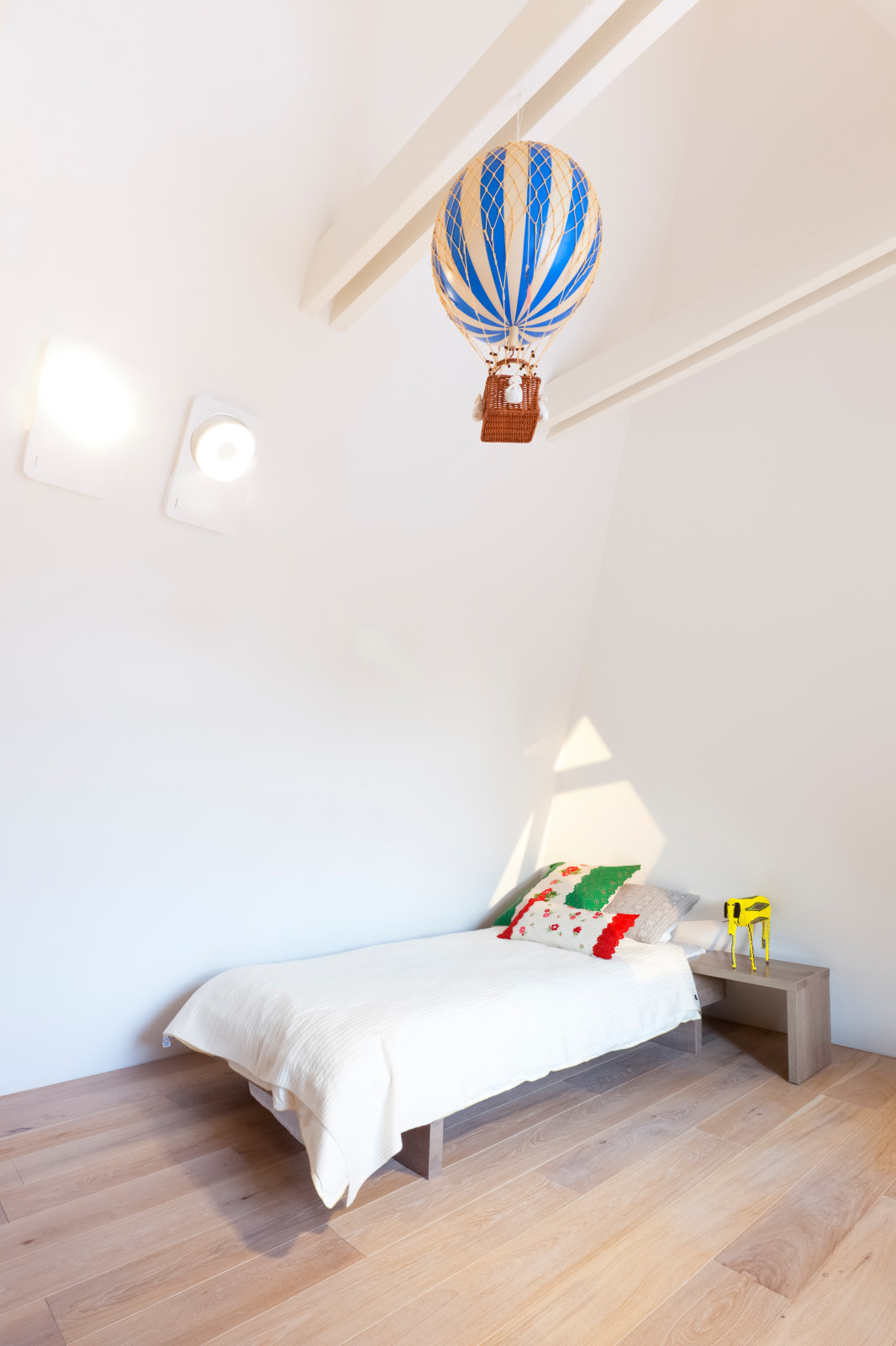 Houzz тур: Дом под Москвой с оригинальным пандусом и винтовой лестницей