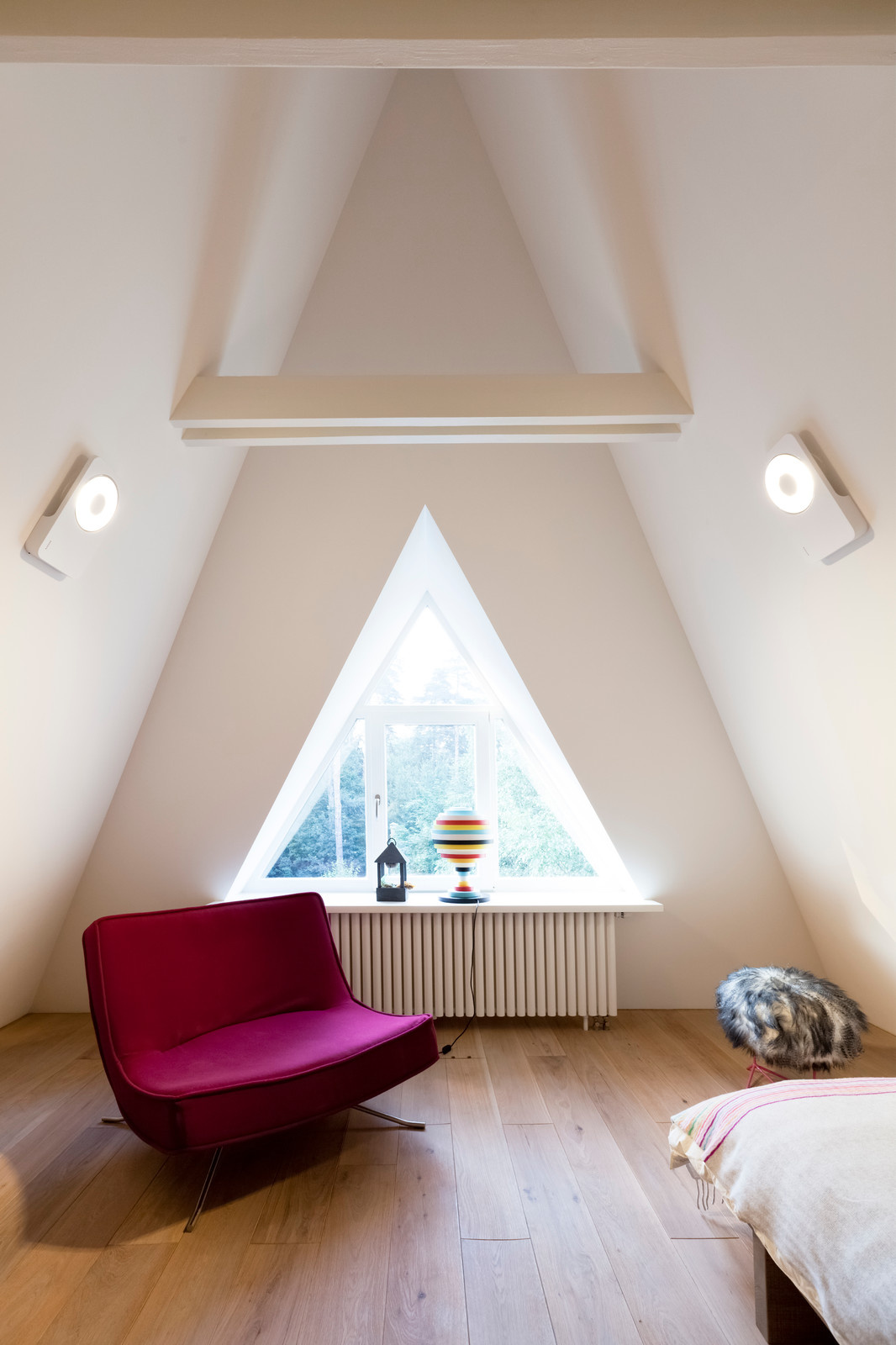 Houzz тур: Дом под Москвой с оригинальным пандусом и винтовой лестницей