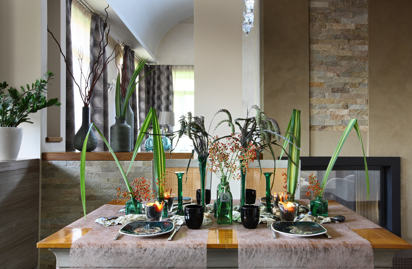 Houzz тур: Подмосковный коттедж с двусторонним камином и бильярдной