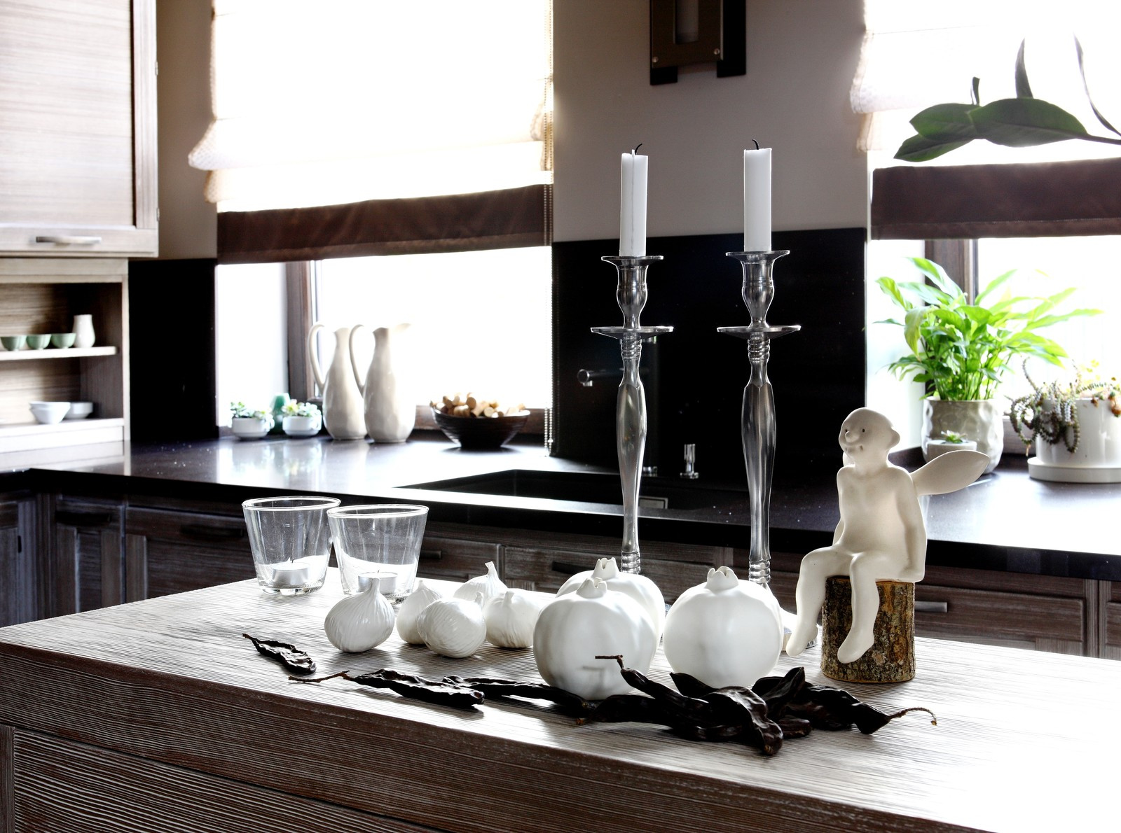 Houzz тур: Подмосковный коттедж с двусторонним камином и бильярдной