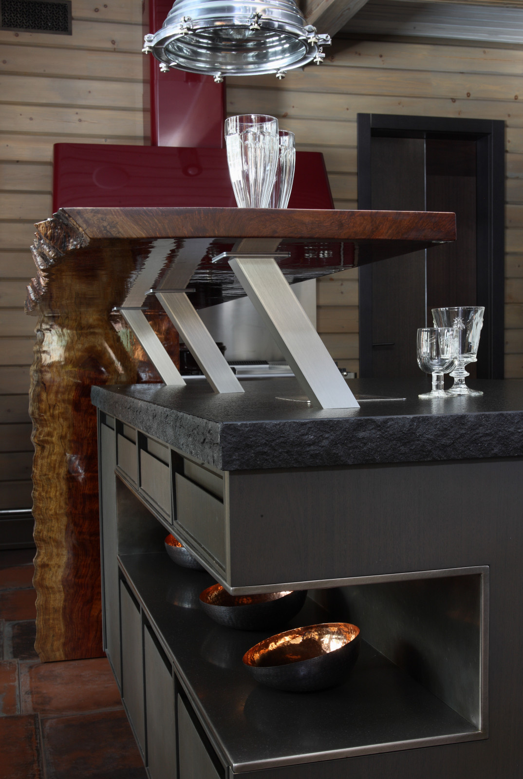 Красной Линией