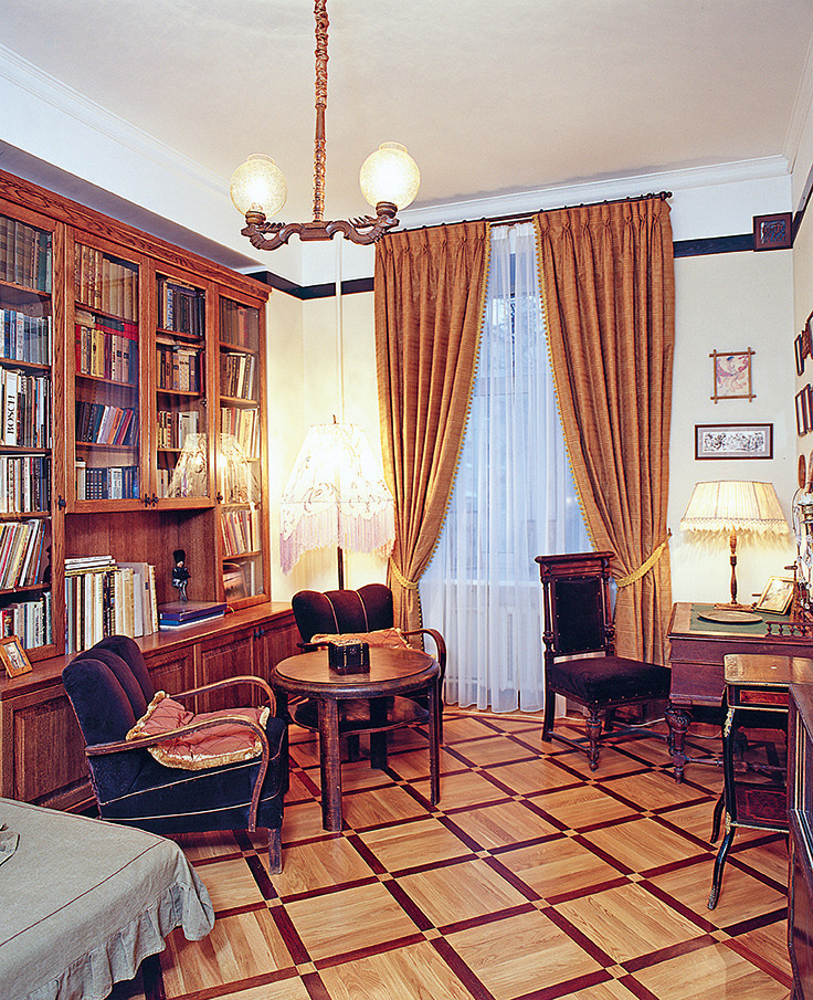 "Старая московская Квартира в стиле Arts & Crafts"