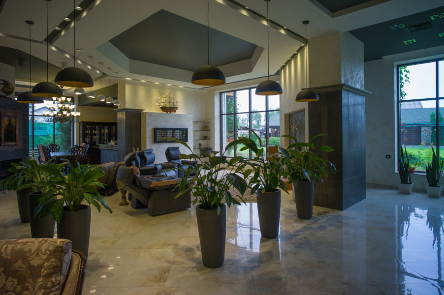 Дом с водопадом