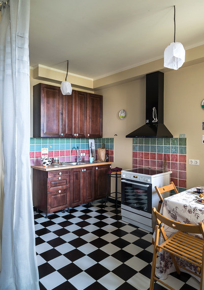 Обложка проекта: "Дача в многоэтажке": идеальное решение для сложного пространства.