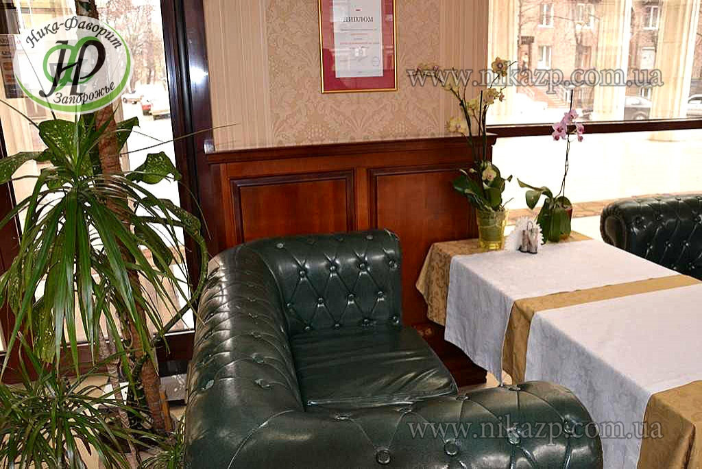RESTAURANT INTERIOR, STAIRCASE, WOODEN INTERIOR. Лестница и интерьер ресторана