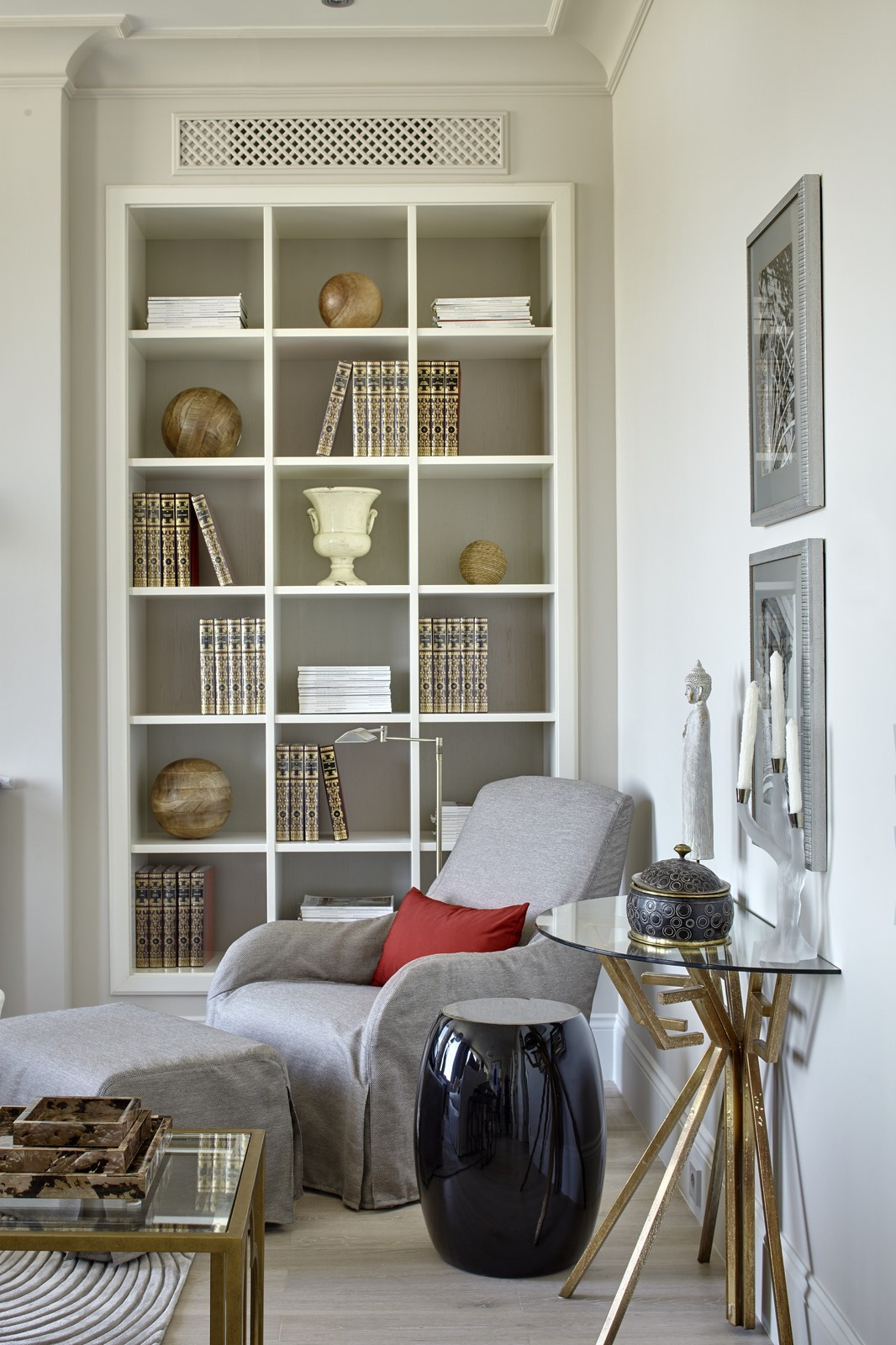 Houzz тур: Квартира в Москве с цветными холлами и панорамной спальней