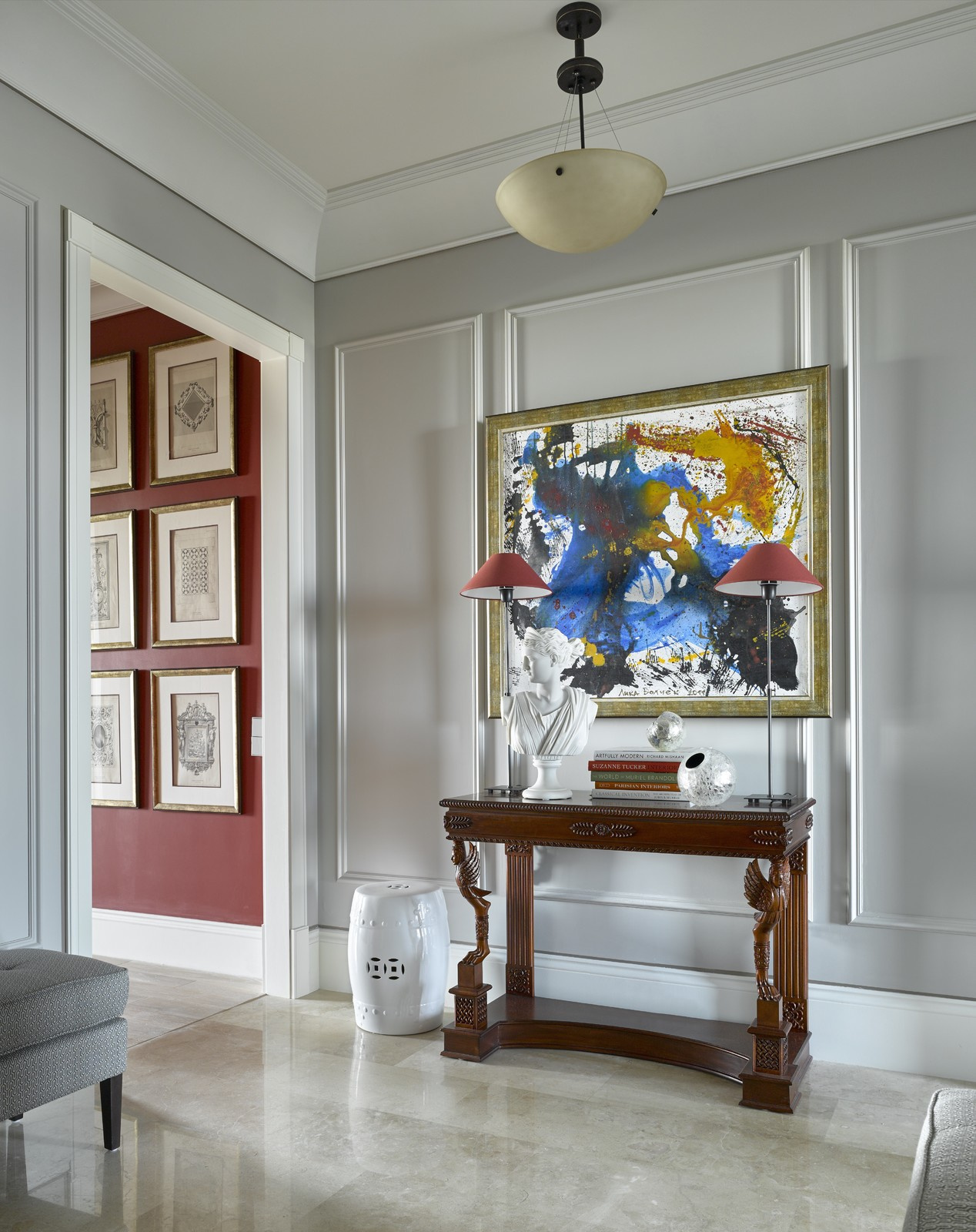 Houzz тур: Квартира в Москве с цветными холлами и панорамной спальней