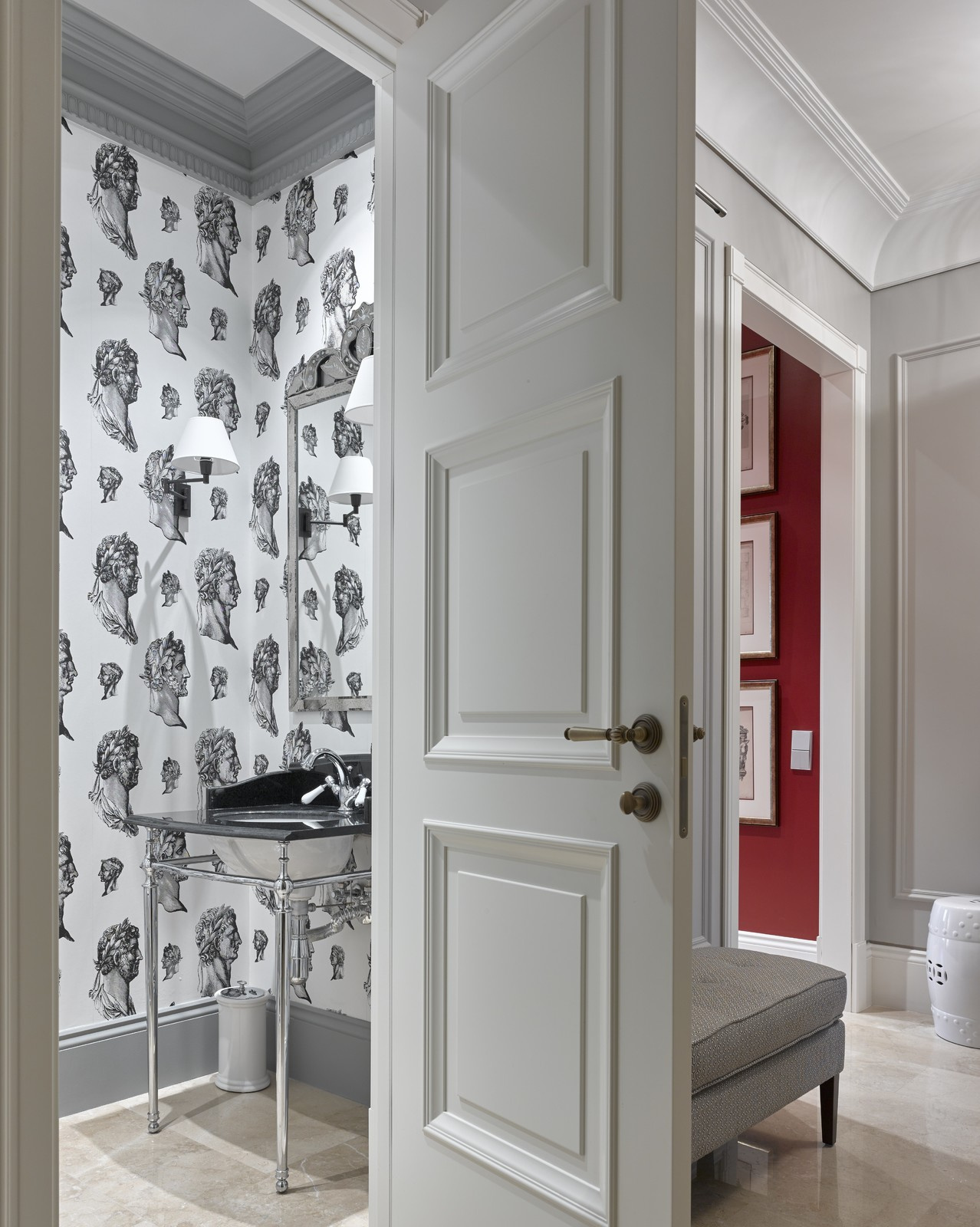 Houzz тур: Квартира в Москве с цветными холлами и панорамной спальней