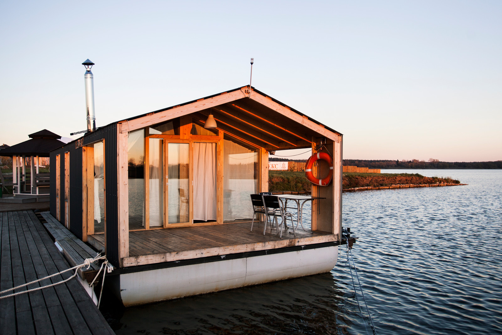 В гостях: Дом, пришвартованный под Калязиным