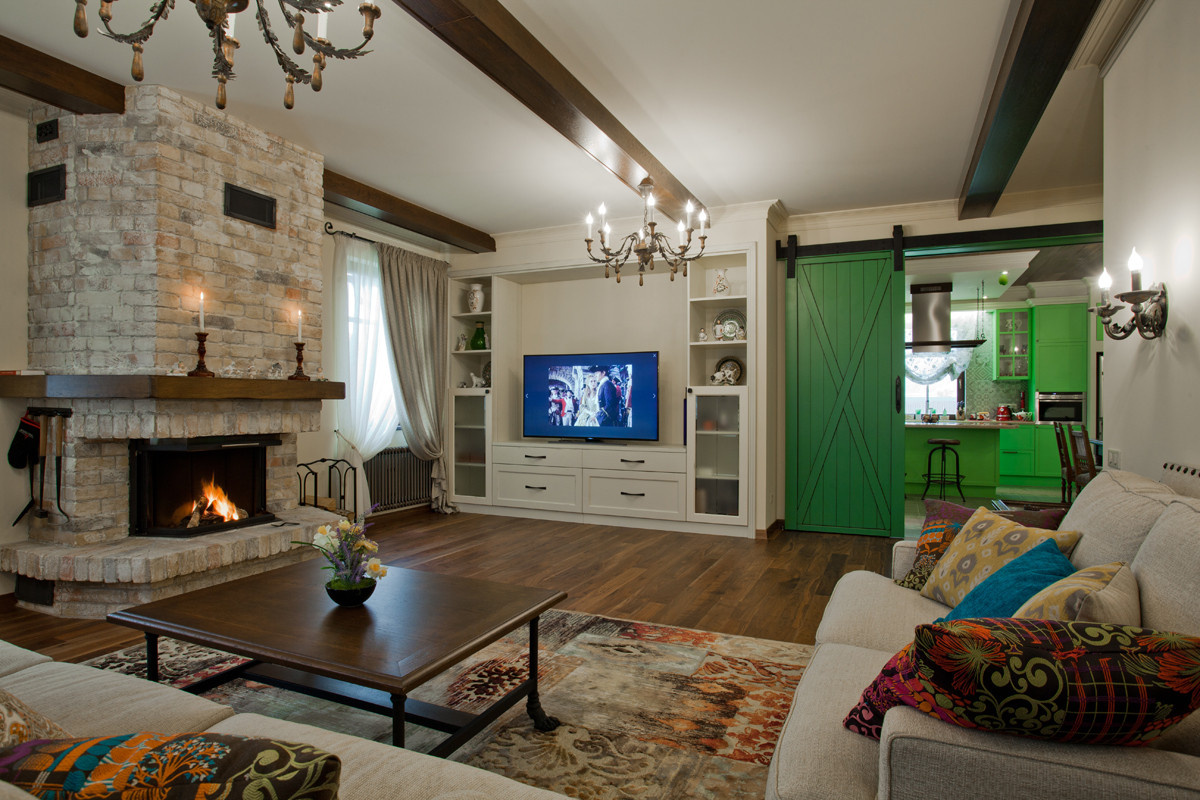 Домик у озера