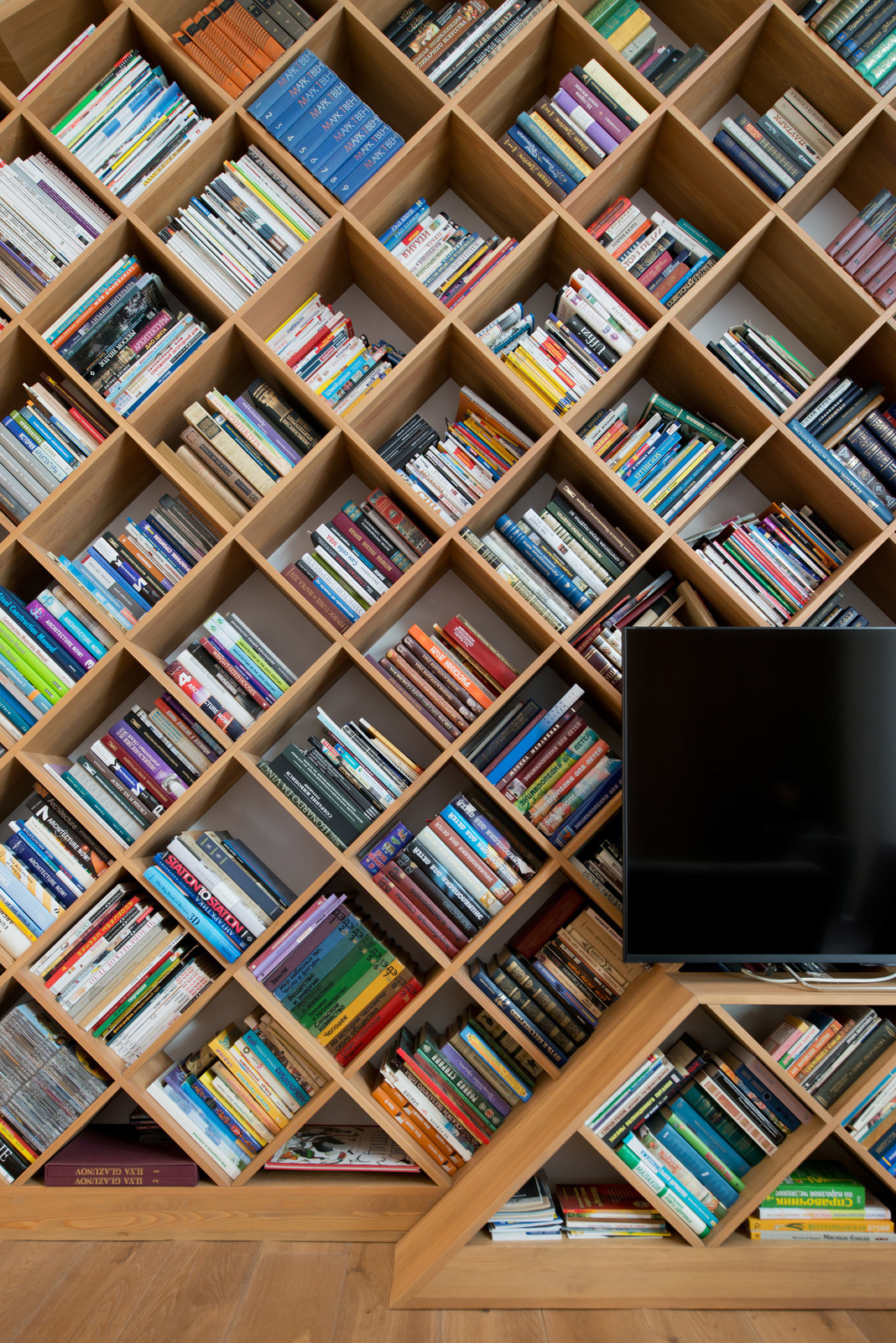 Просто фото: 27 идей, где хранить книги