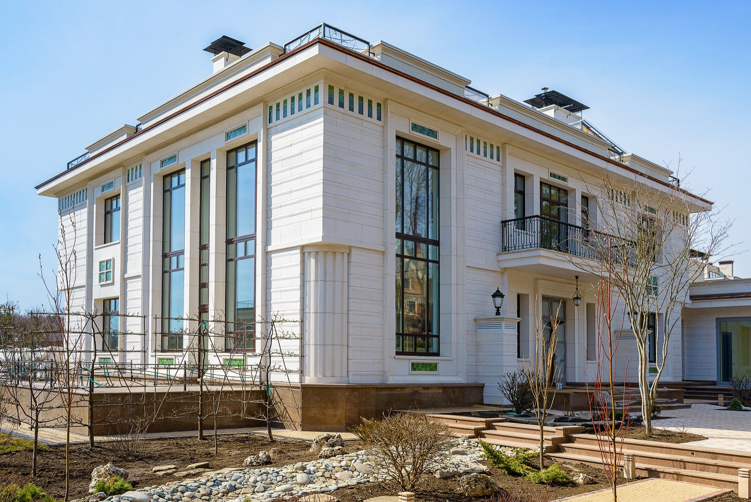 Отделка фасада коттеджа в поселке Стольное