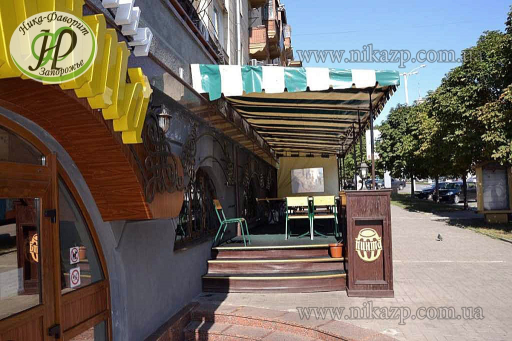 Restaurant wooden summer ground. Summer platform. Летняя площадка ресторана