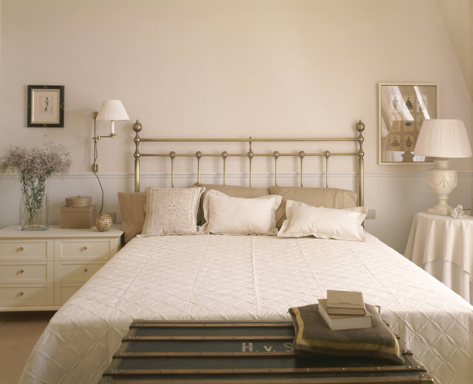 Несложная квартира белыми стихами