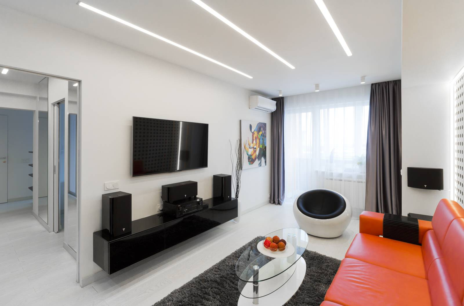 Houzz тур: Московская квартира с умным светом и яркими акцентами