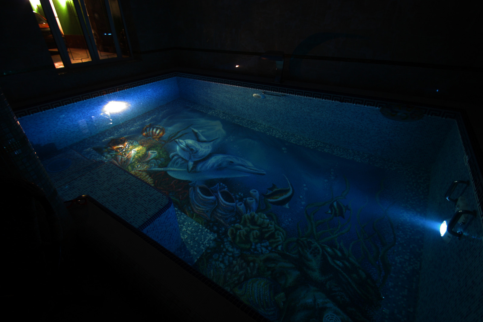 Подсветка бассейна
