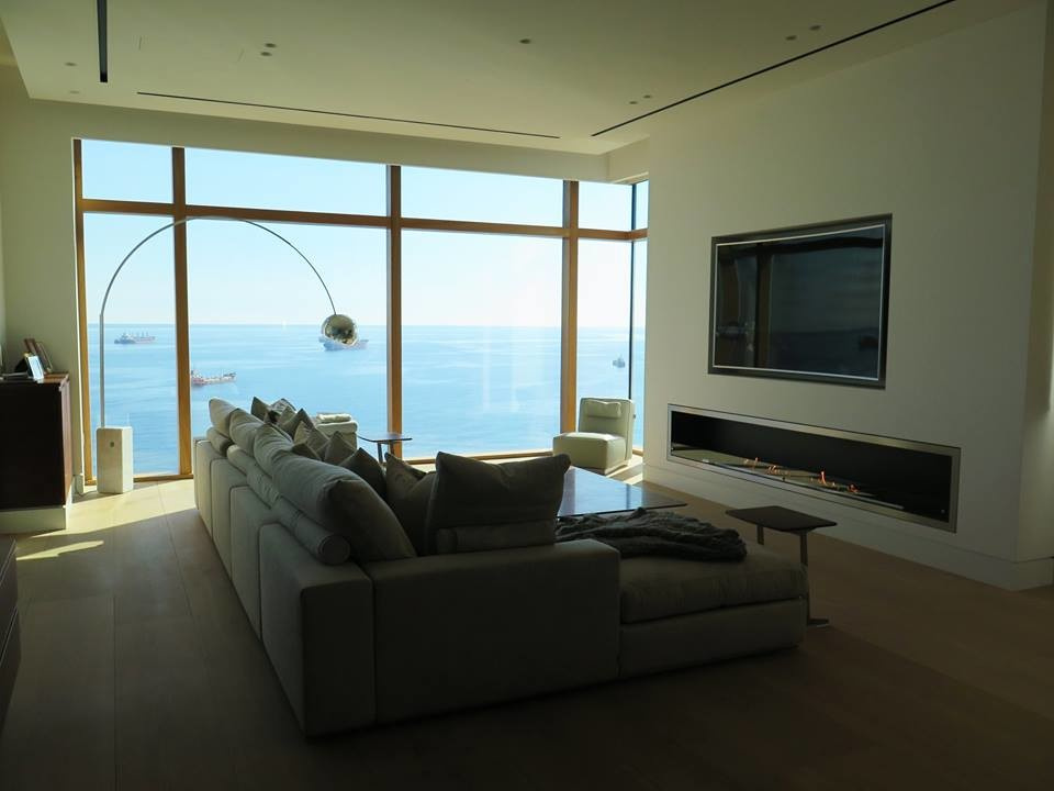 Гостиная. Автоматический биокамин Denver Automatic Fire в стальном коробе Orland