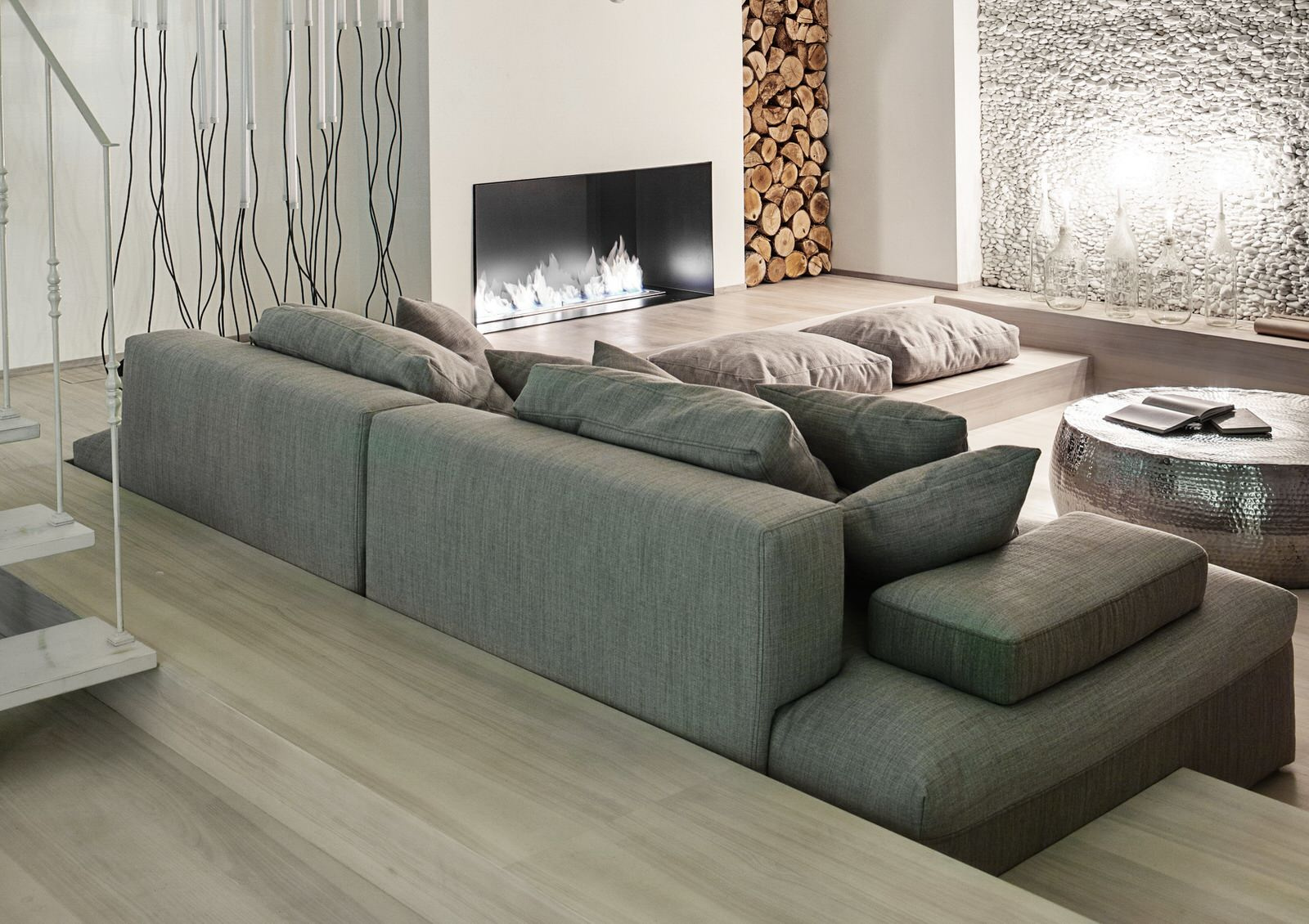 Houzz Украина: Двухэтажная квартира с белым кирпичом и галькой