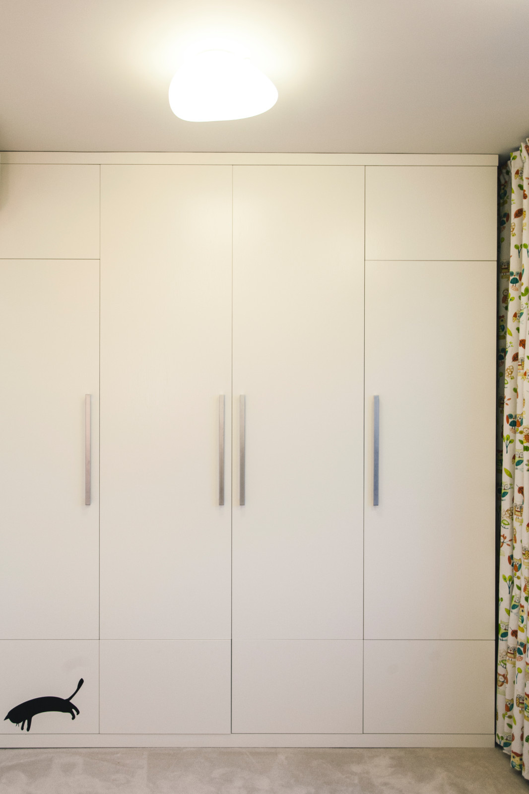 Обложка альбома: наклейки в детской