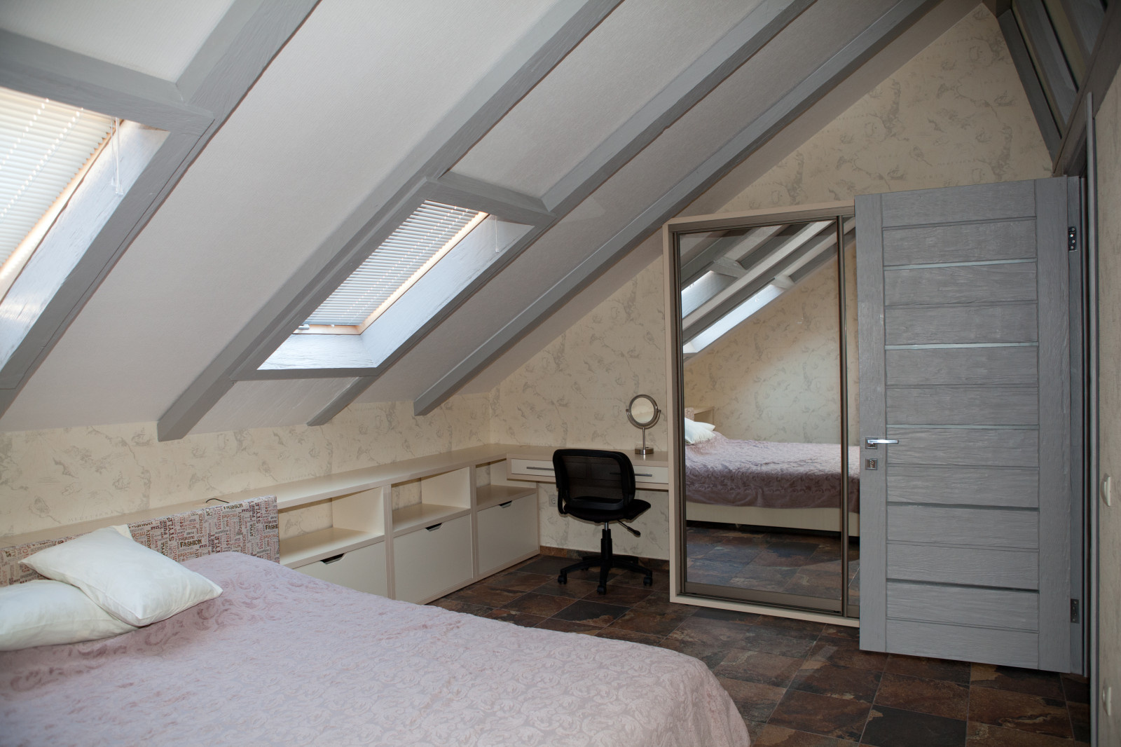 Обложка альбома: мансарда