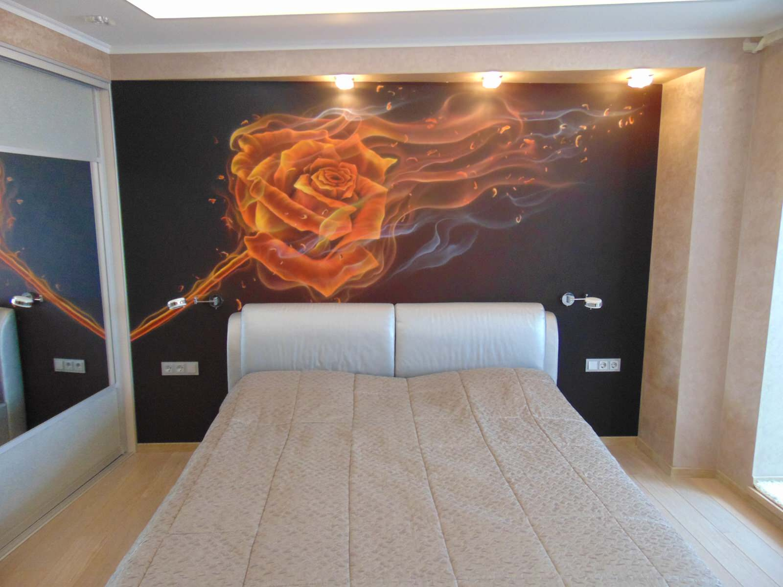 Оформление стены в квартире