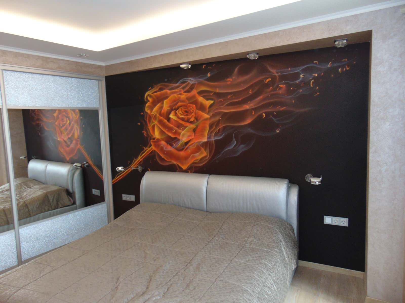 Оформление стены в квартире