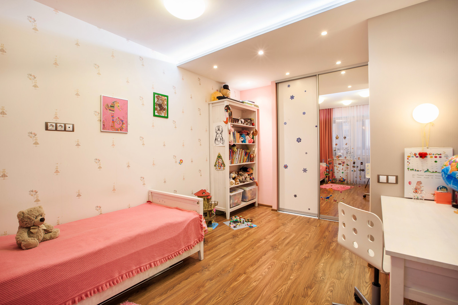 КОНТРАСТНЫЕ ОТНОШЕНИЯ