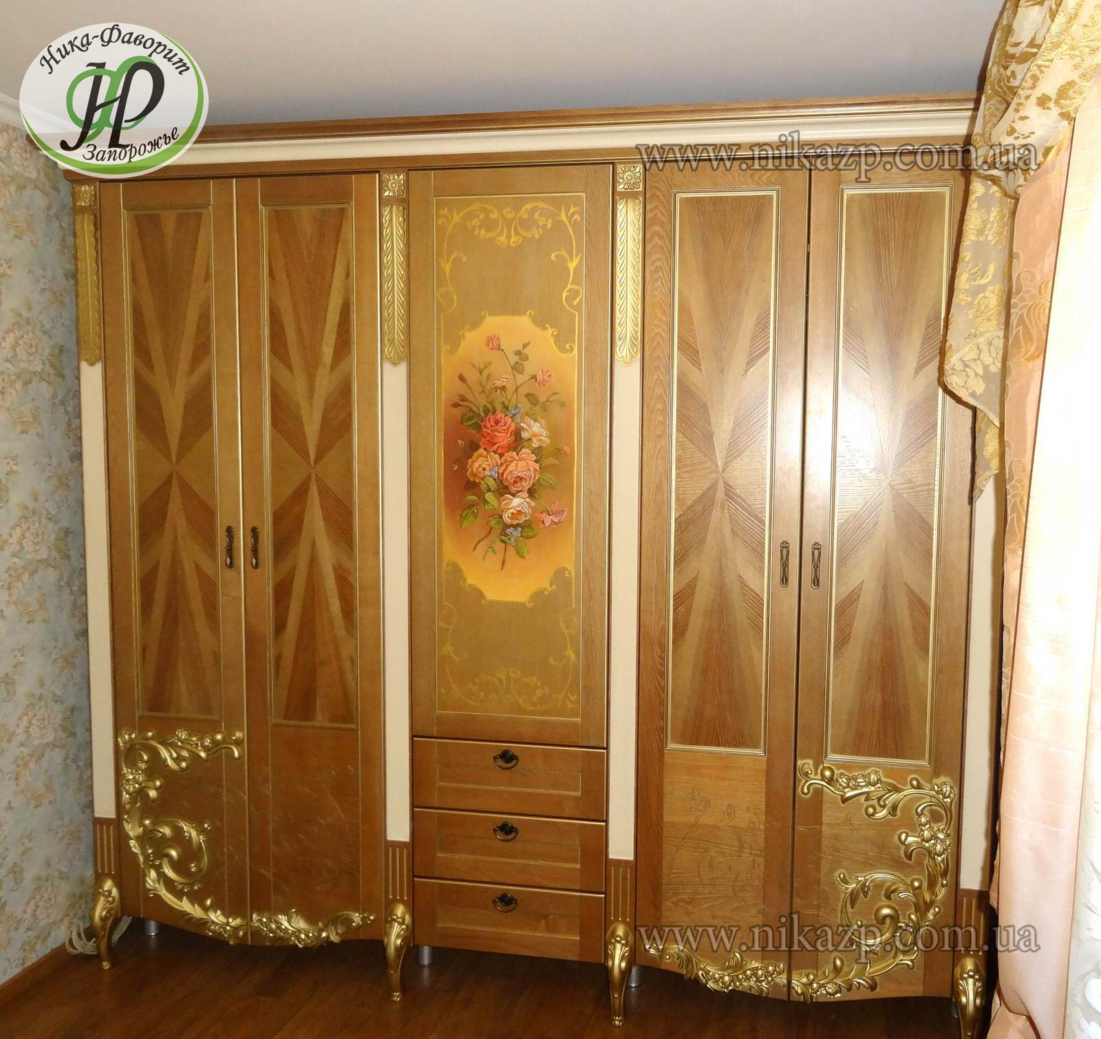 ELITE ITALIAN STYLE WOODEN WARDROBE.  Классический шкаф в итальянском стиле