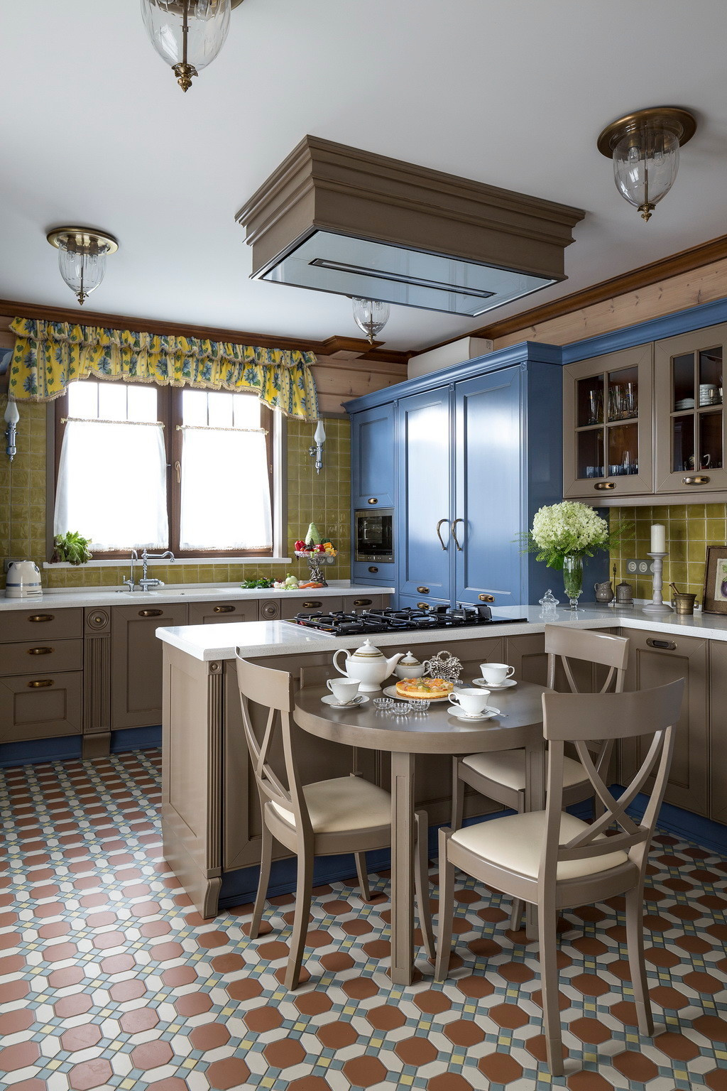 Дом из клееного бруса для большой семьи.