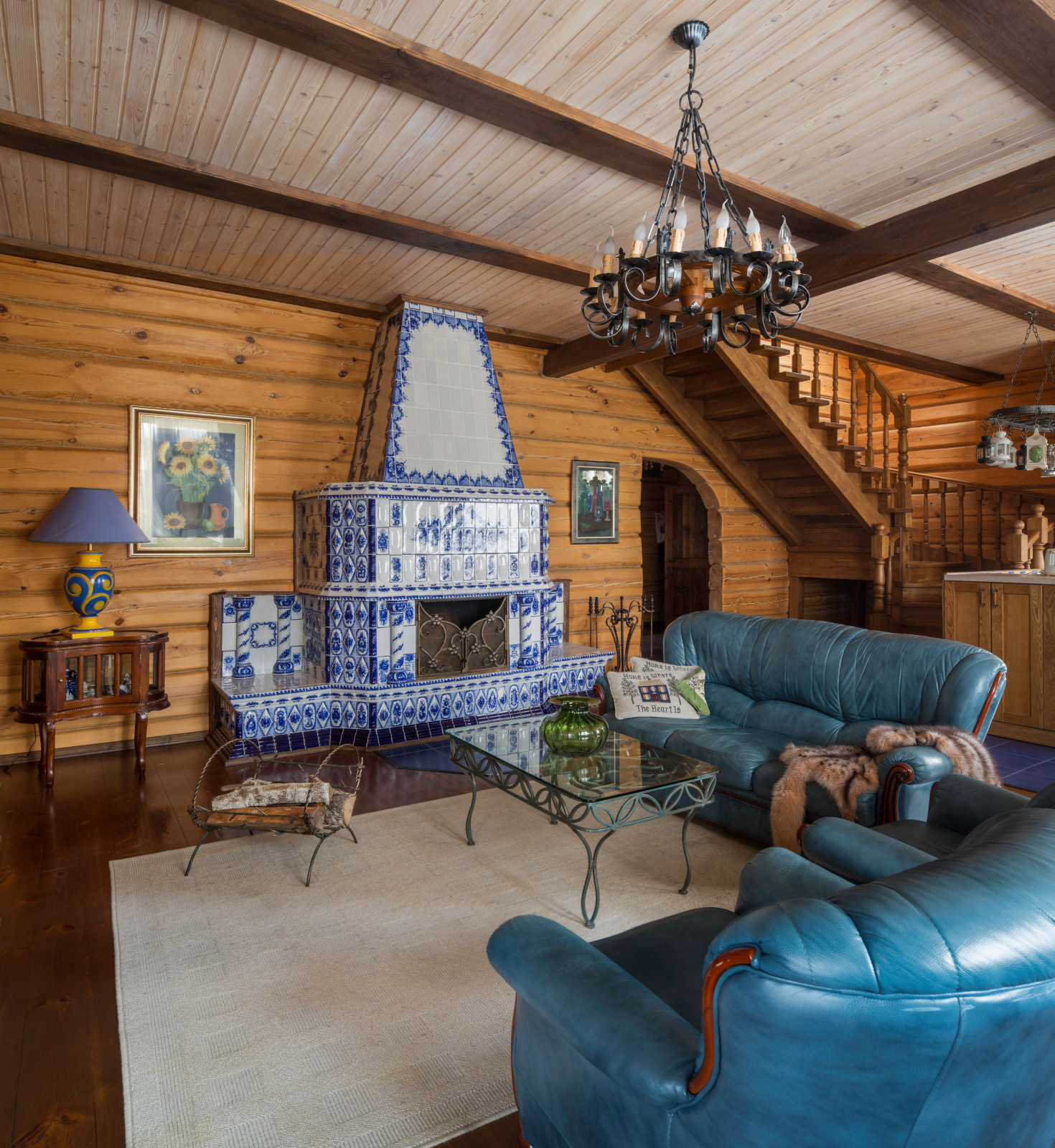 Наша ковка в интерьере гостиной