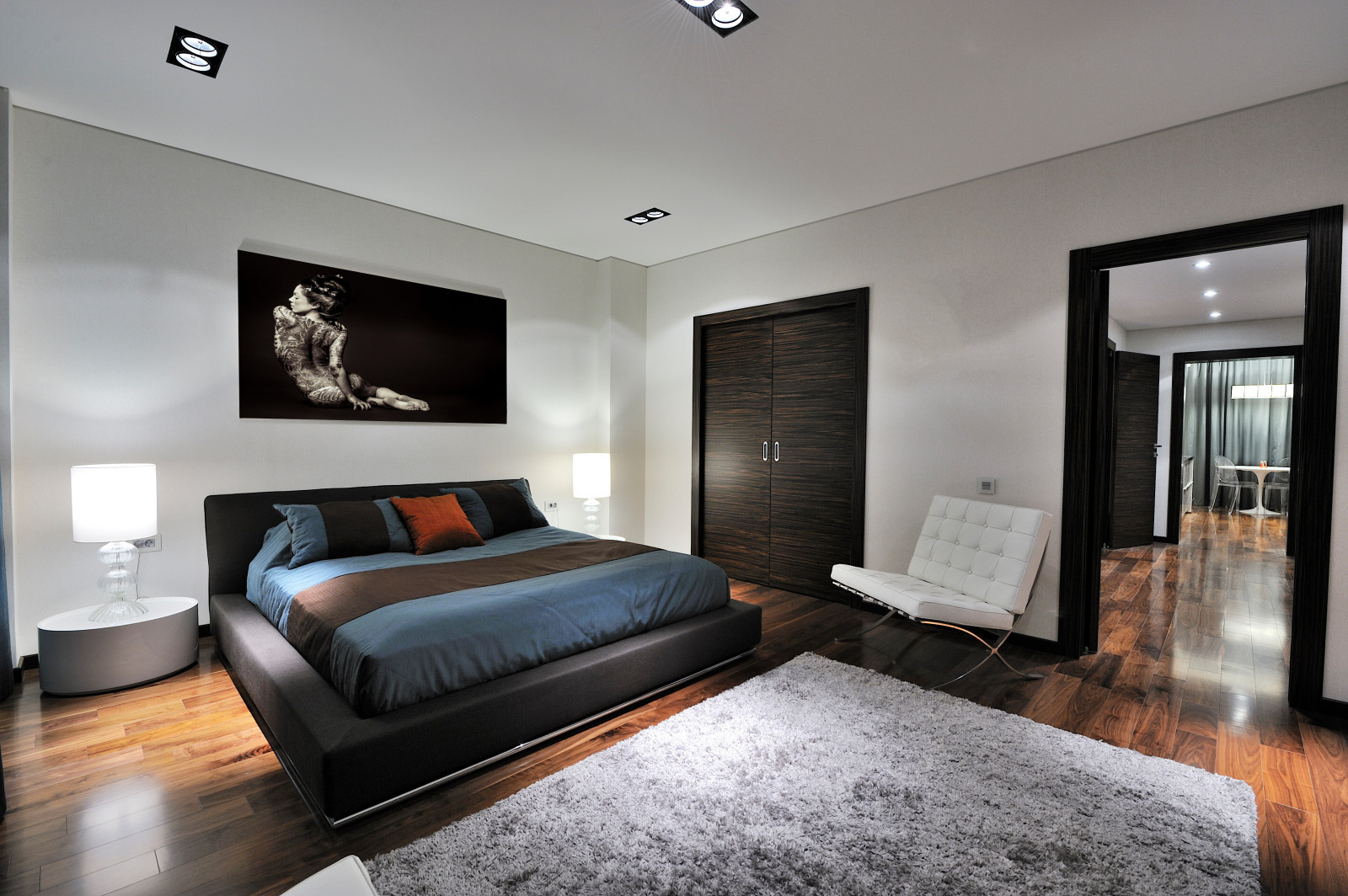 В центре большого города