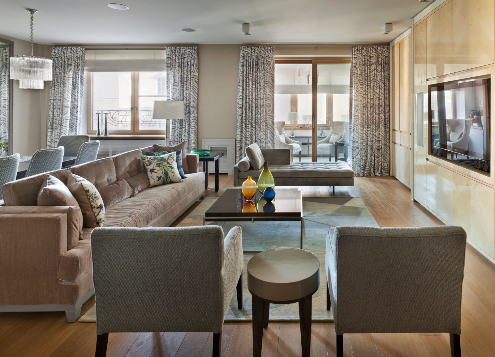 Houzz тур: Квартира в районе Арбата с парадным холлом и мужской зоной