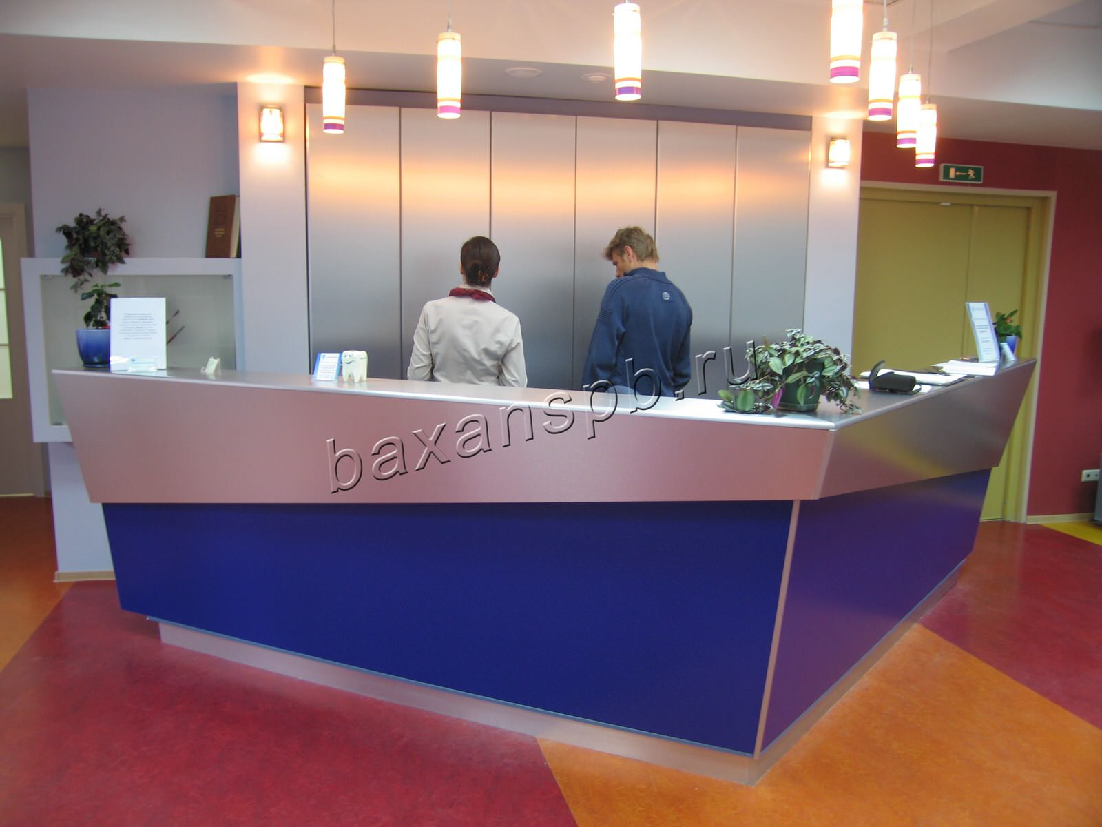 Стойки ресепшн