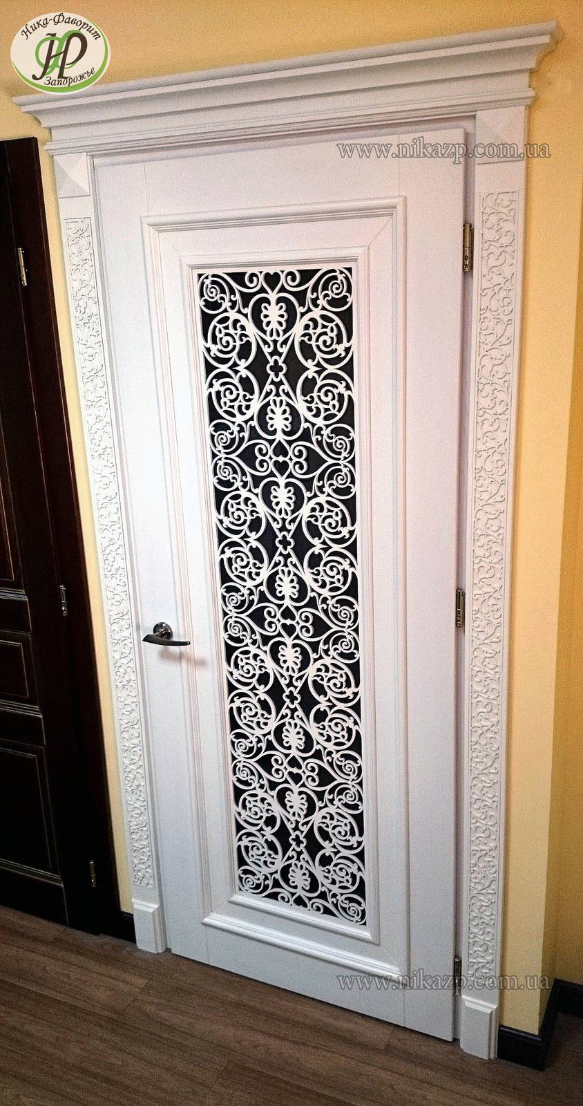 Elite custom wooden doors with decors.  Элитные деревянные двери на заказ